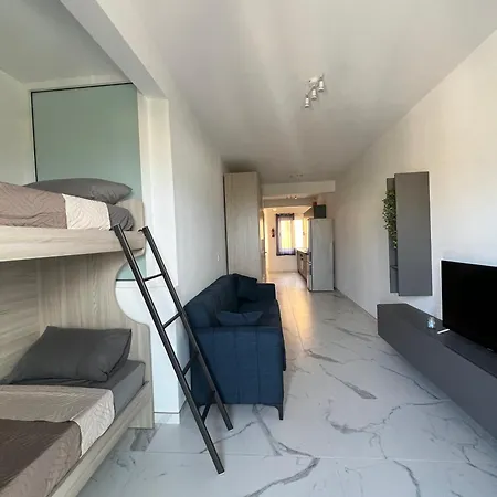 Dylan Deluxe Homes - Bahar Апартаменты